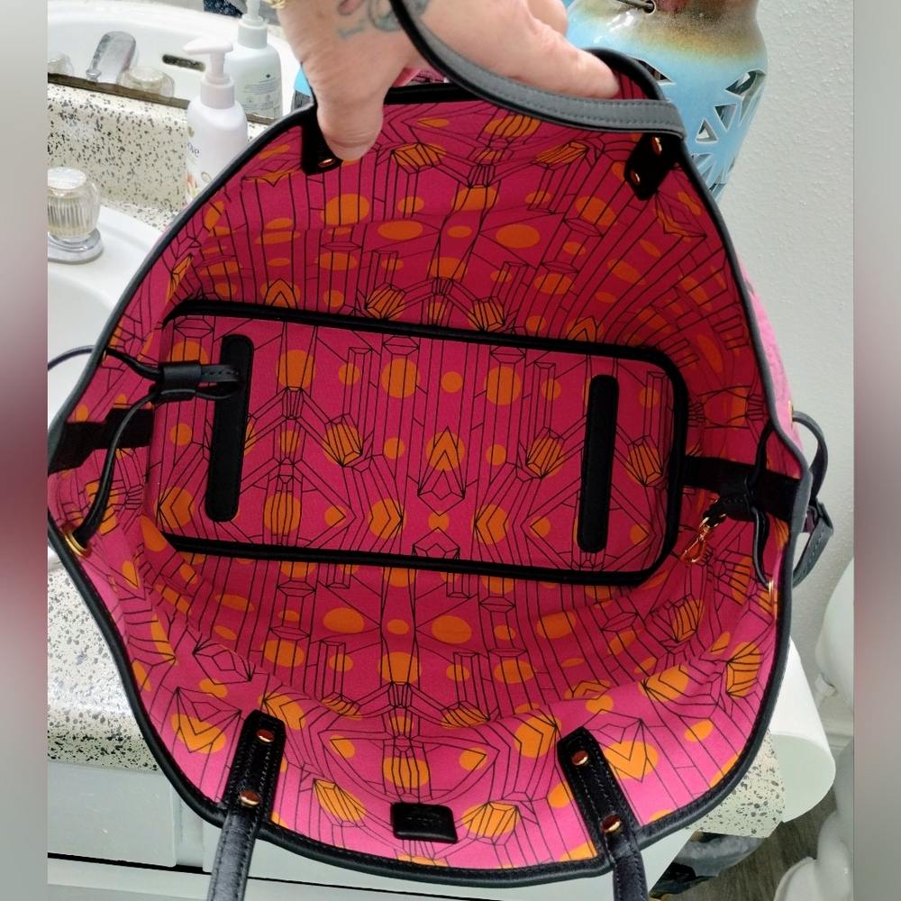 MCM Tote With MCM Pouch And MCM Wallet - Picture 4 of 12